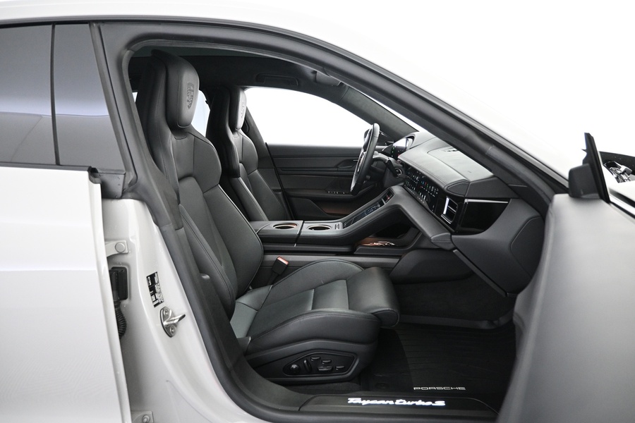 Porsche Taycan vaihtoauto