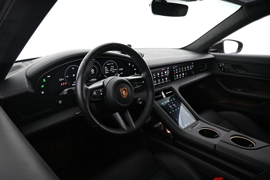 Porsche Taycan vaihtoauto