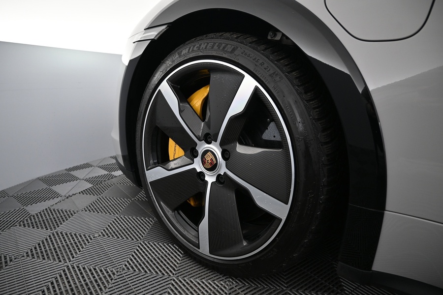 Porsche Taycan vaihtoauto