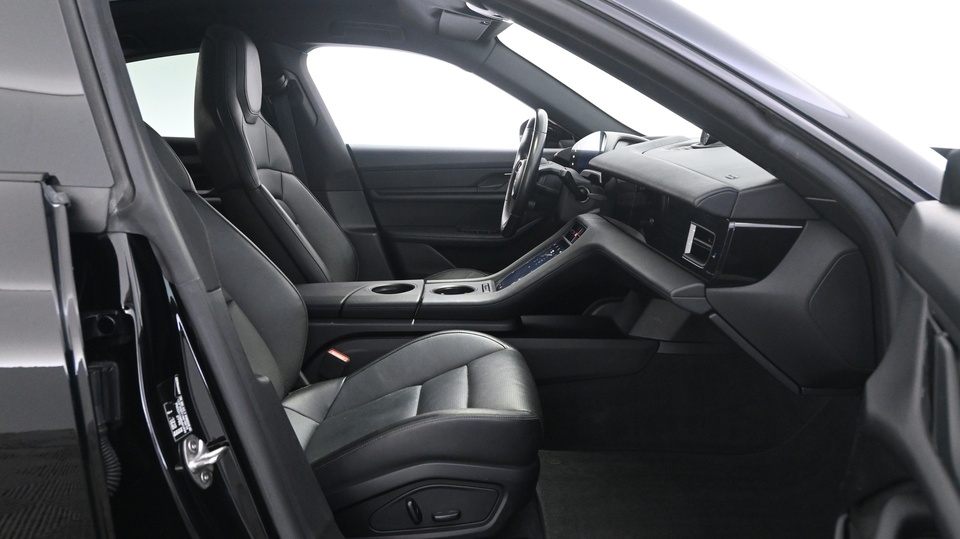 Porsche Taycan vaihtoauto