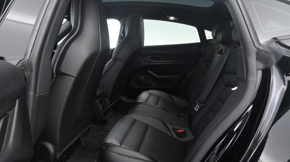 Porsche Taycan vaihtoauto