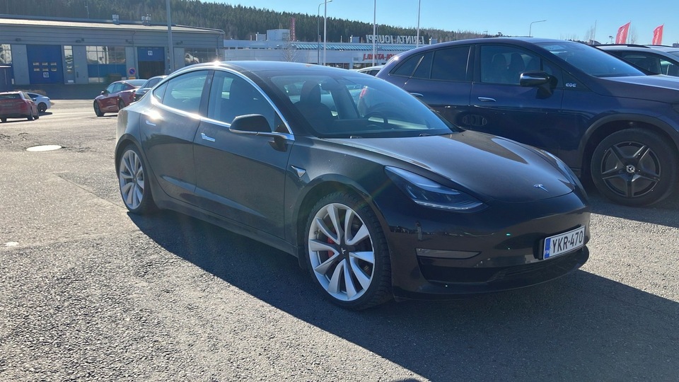 Tesla Model 3 vaihtoauto