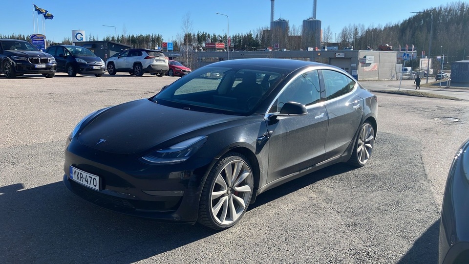 Tesla Model 3 vaihtoauto