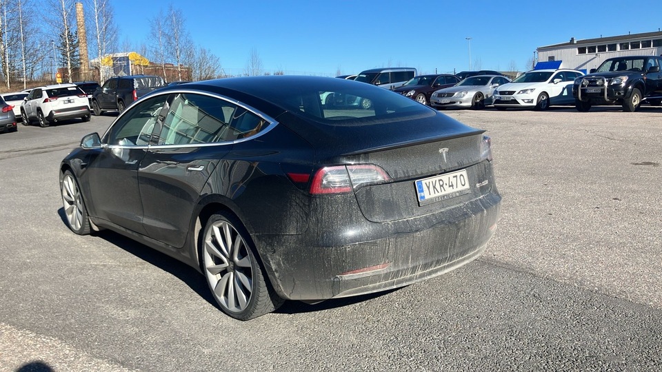 Tesla Model 3 vaihtoauto
