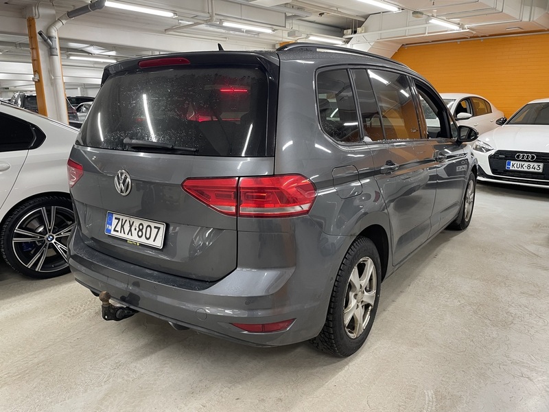 Volkswagen Touran vaihtoauto