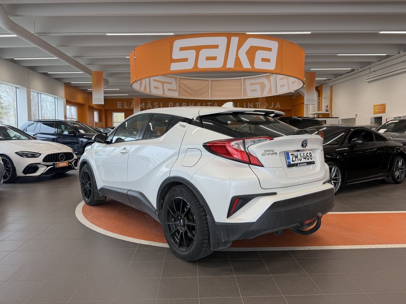 Toyota C-HR vaihtoauto