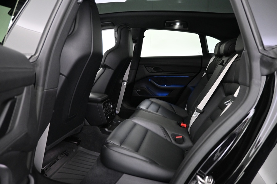 Porsche Taycan vaihtoauto