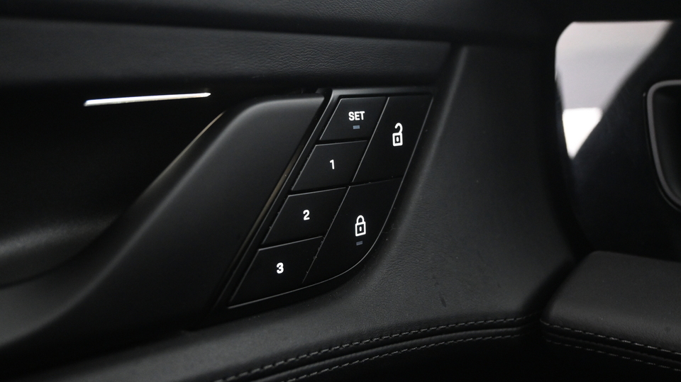 Porsche Taycan vaihtoauto