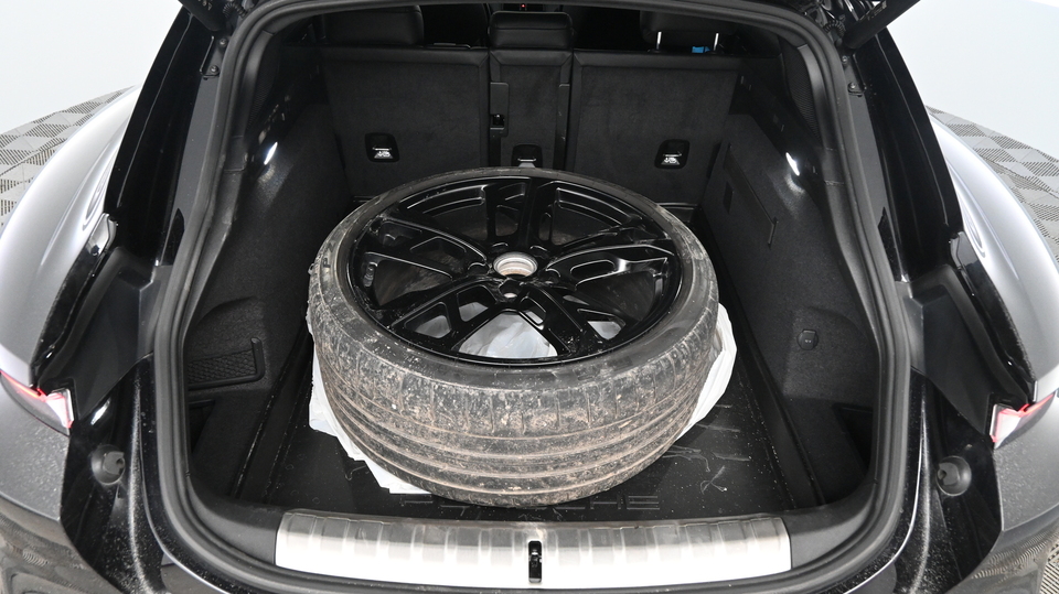 Porsche Taycan vaihtoauto