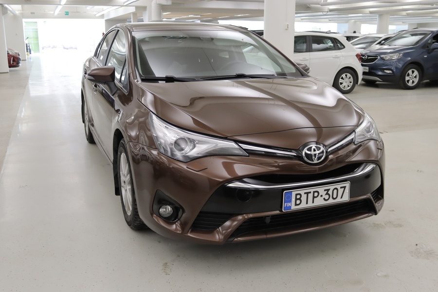 Toyota Avensis vaihtoauto