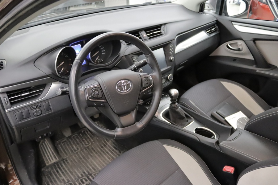 Toyota Avensis vaihtoauto