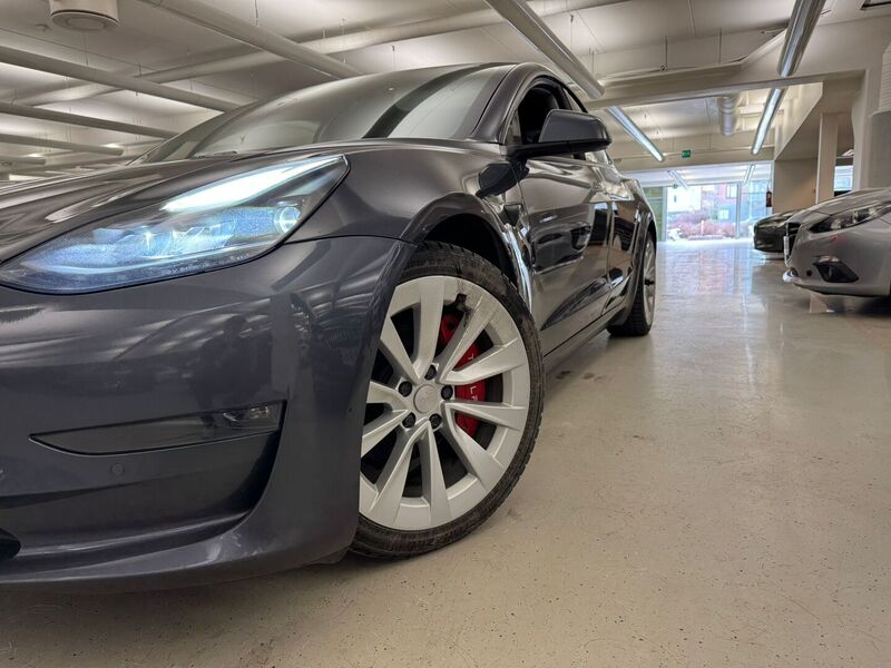 Tesla Model 3 vaihtoauto
