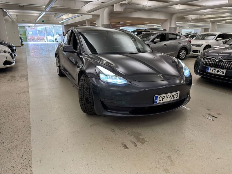 Tesla Model 3 vaihtoauto