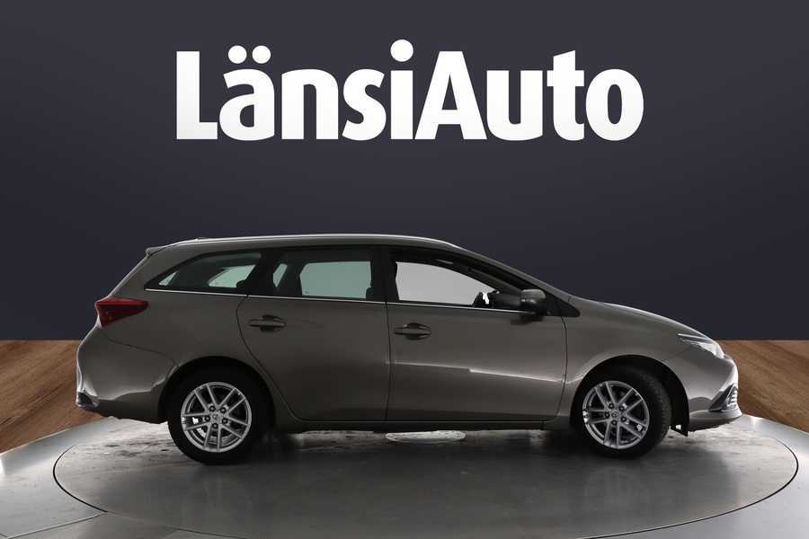 Toyota Auris vaihtoauto