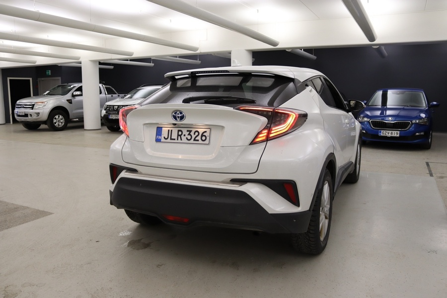 Toyota C-HR vaihtoauto