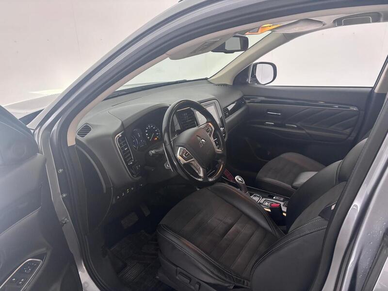 Mitsubishi Outlander PHEV vaihtoauto