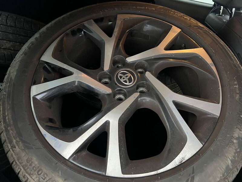 Toyota C-HR vaihtoauto