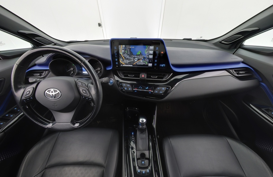 Toyota C-HR vaihtoauto