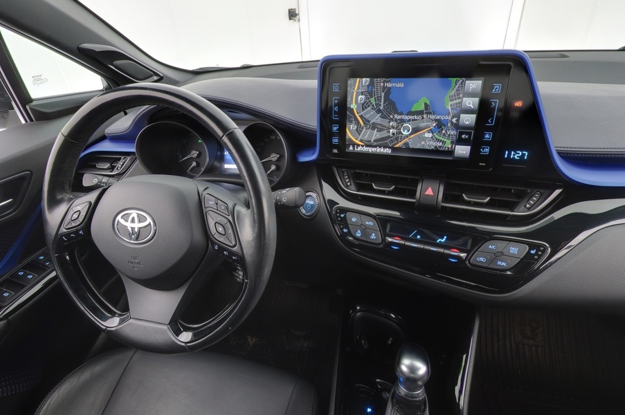 Toyota C-HR vaihtoauto