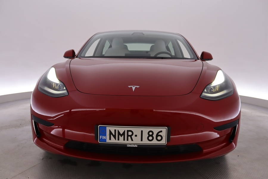 Tesla Model 3 vaihtoauto
