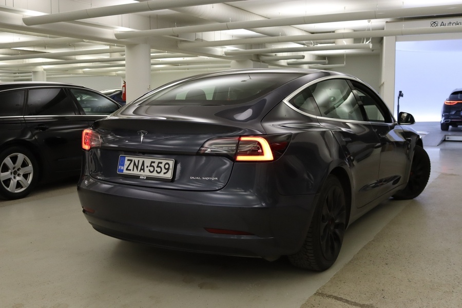 Tesla Model 3 vaihtoauto