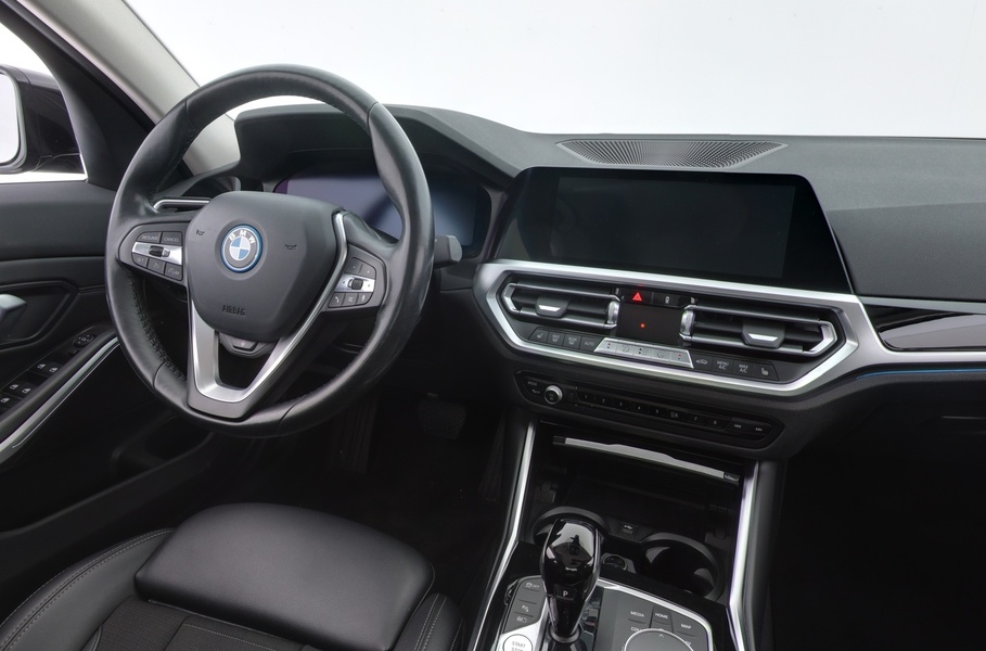 BMW 330 vaihtoauto