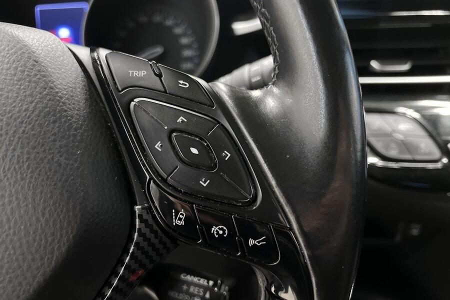 Toyota C-HR vaihtoauto