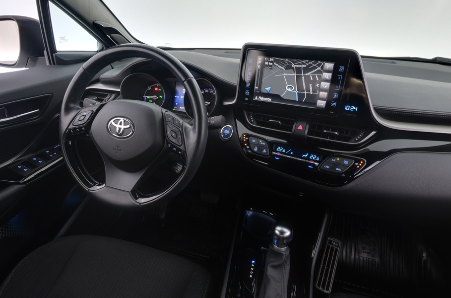 Toyota C-HR vaihtoauto