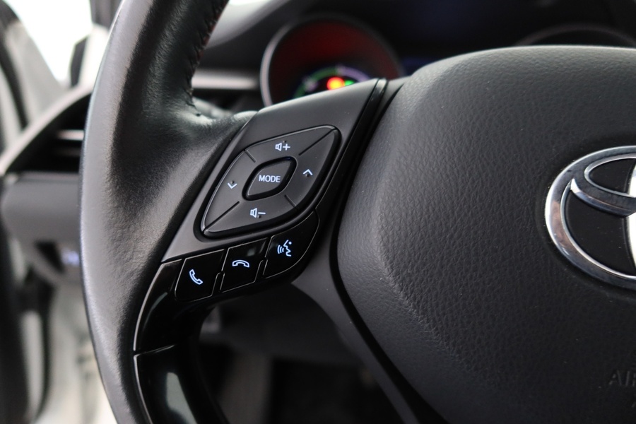 Toyota C-HR vaihtoauto