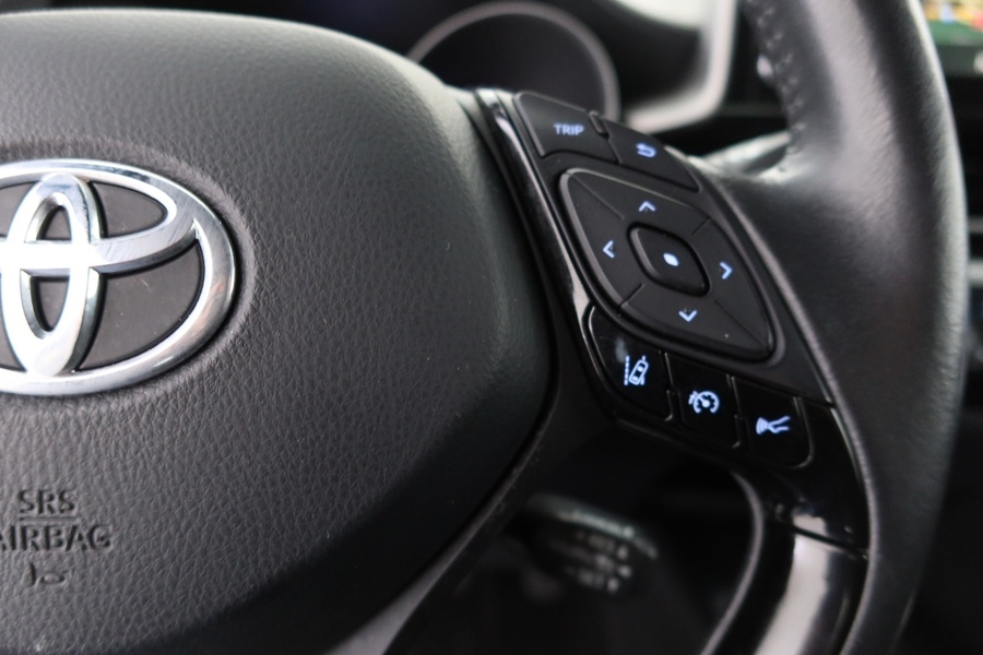 Toyota C-HR vaihtoauto