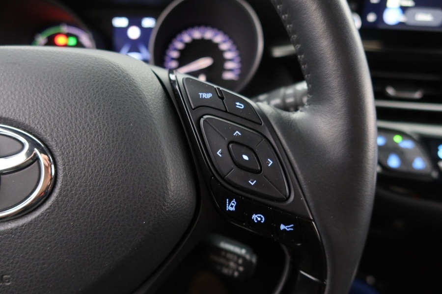 Toyota C-HR vaihtoauto