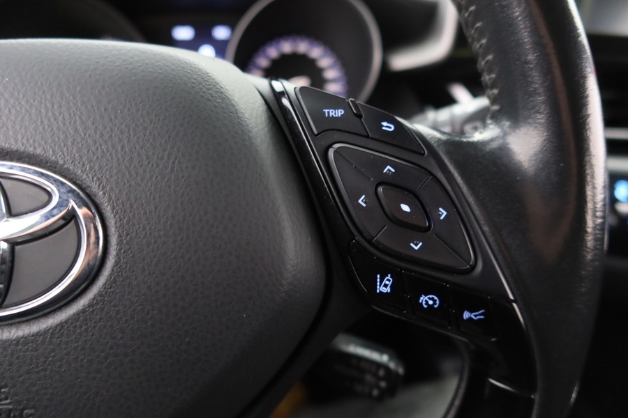 Toyota C-HR vaihtoauto