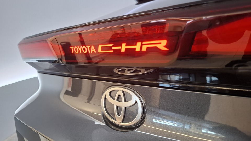 Toyota C-HR vaihtoauto