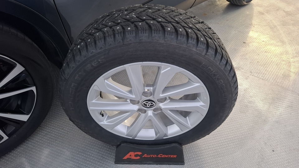 Toyota C-HR vaihtoauto