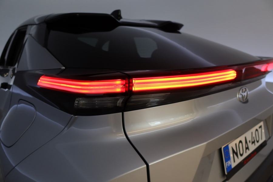 Toyota C-HR vaihtoauto