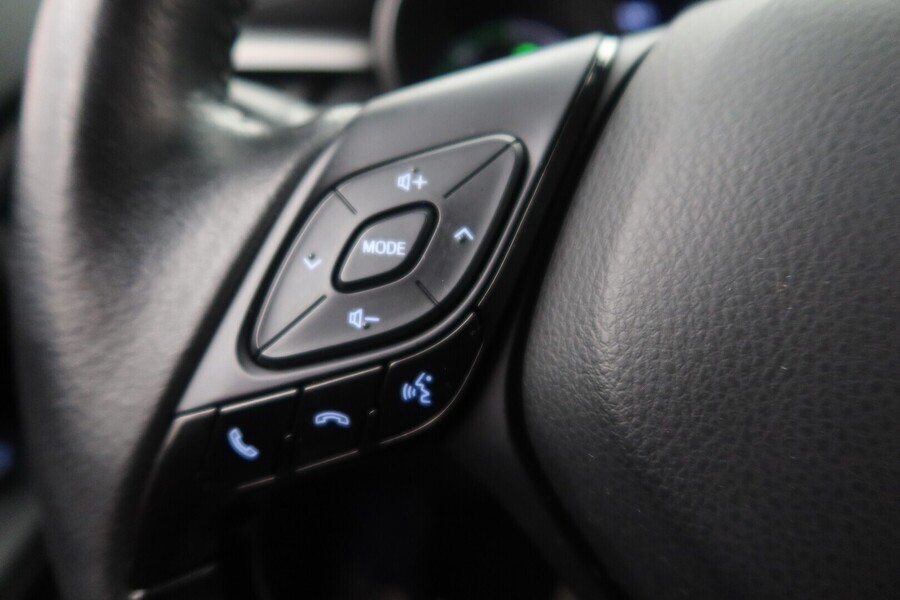 Toyota C-HR vaihtoauto