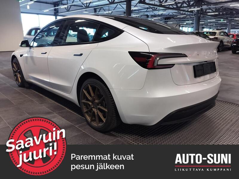 Tesla Model 3 vaihtoauto