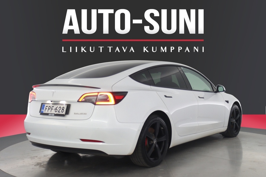 Tesla Model 3 vaihtoauto