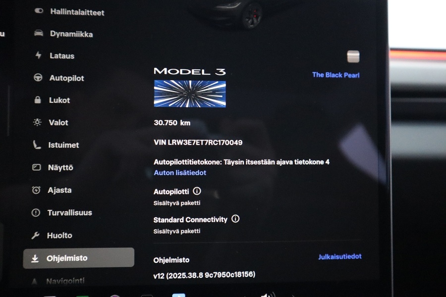 Tesla Model 3 vaihtoauto