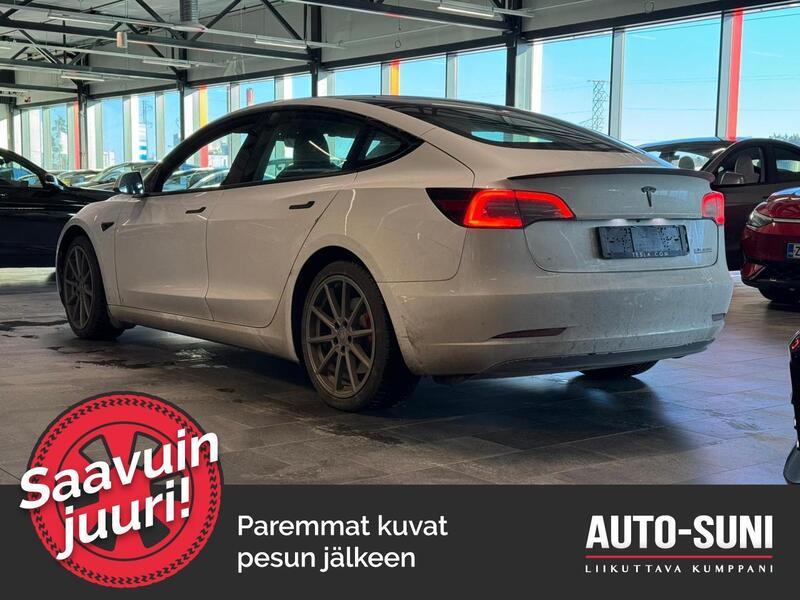 Tesla Model 3 vaihtoauto