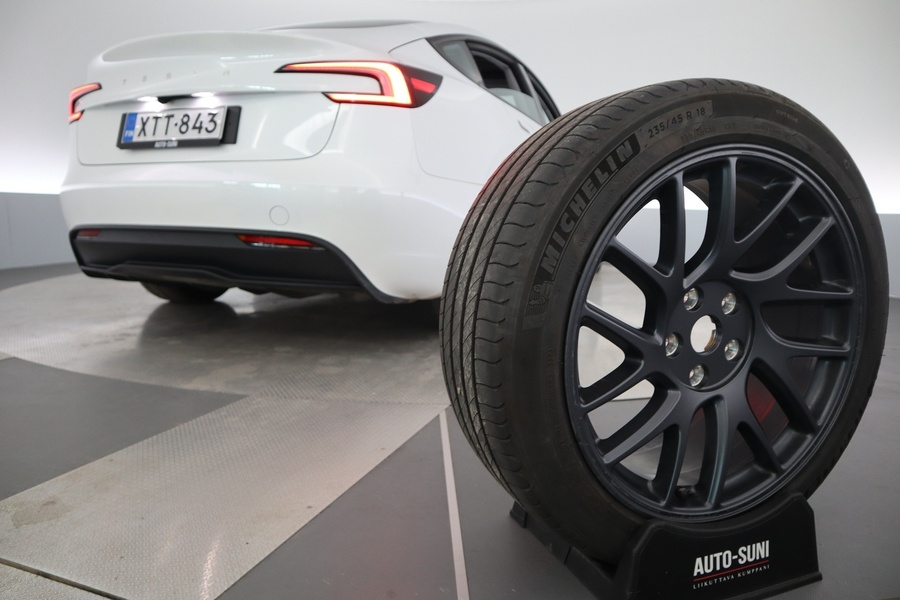 Tesla Model 3 vaihtoauto