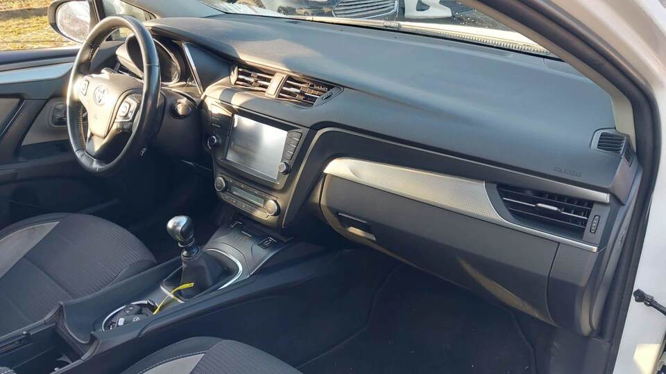 Toyota Avensis vaihtoauto