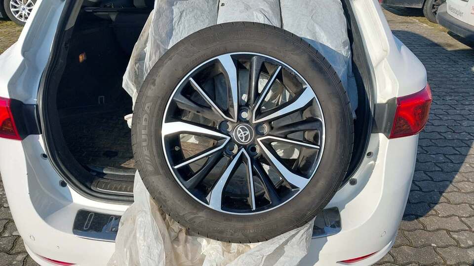 Toyota Avensis vaihtoauto