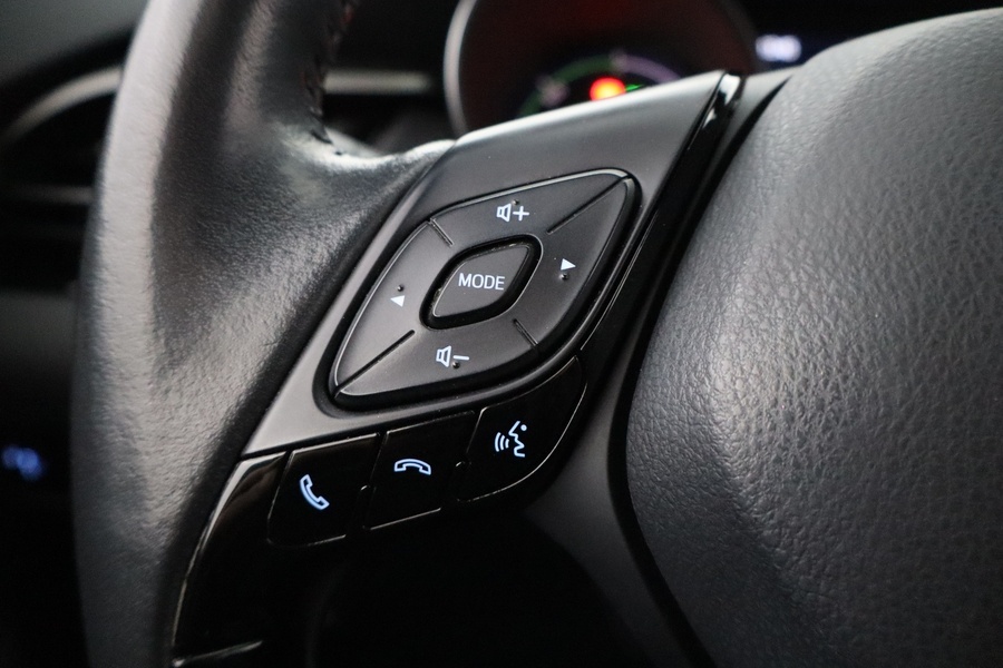 Toyota C-HR vaihtoauto