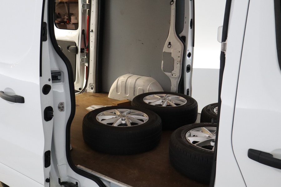 Opel Vivaro vaihtoauto