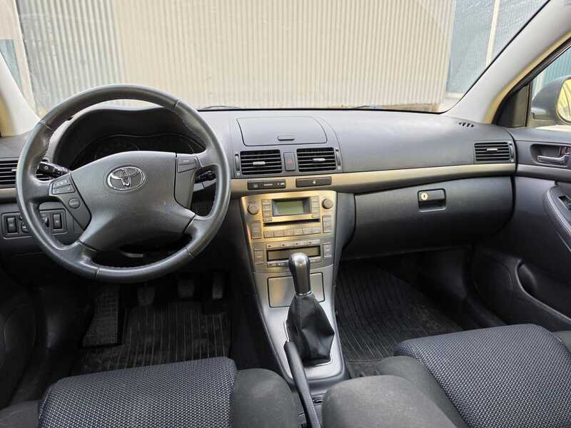 Toyota Avensis vaihtoauto