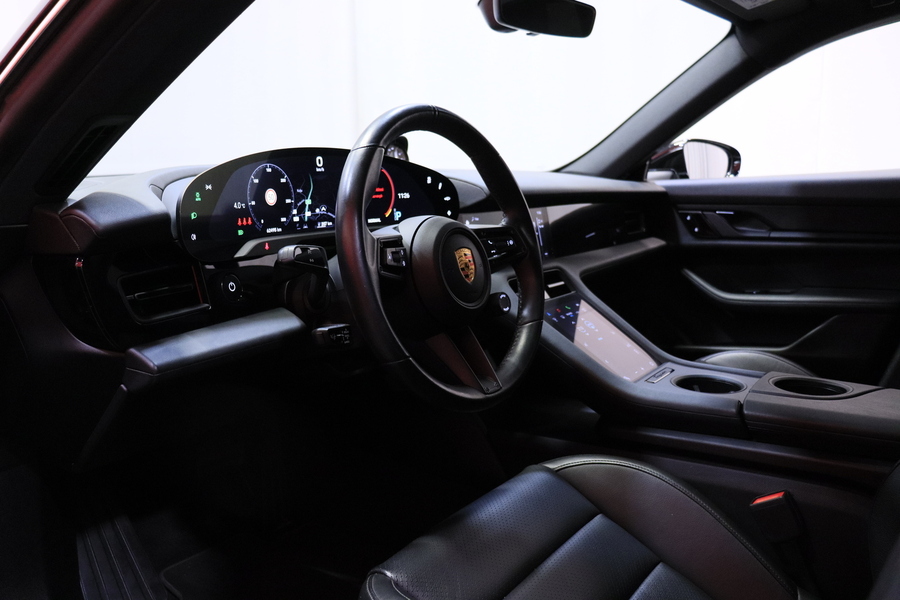 Porsche Taycan vaihtoauto