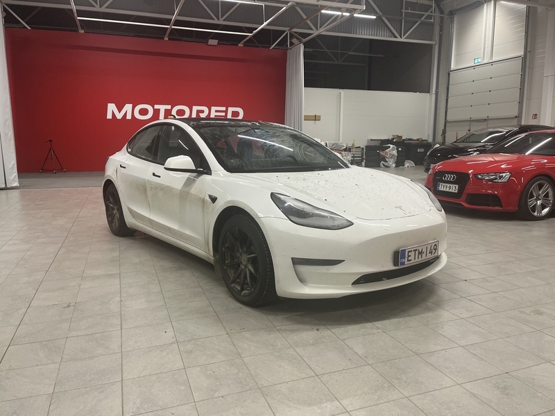 Tesla Model 3 vaihtoauto