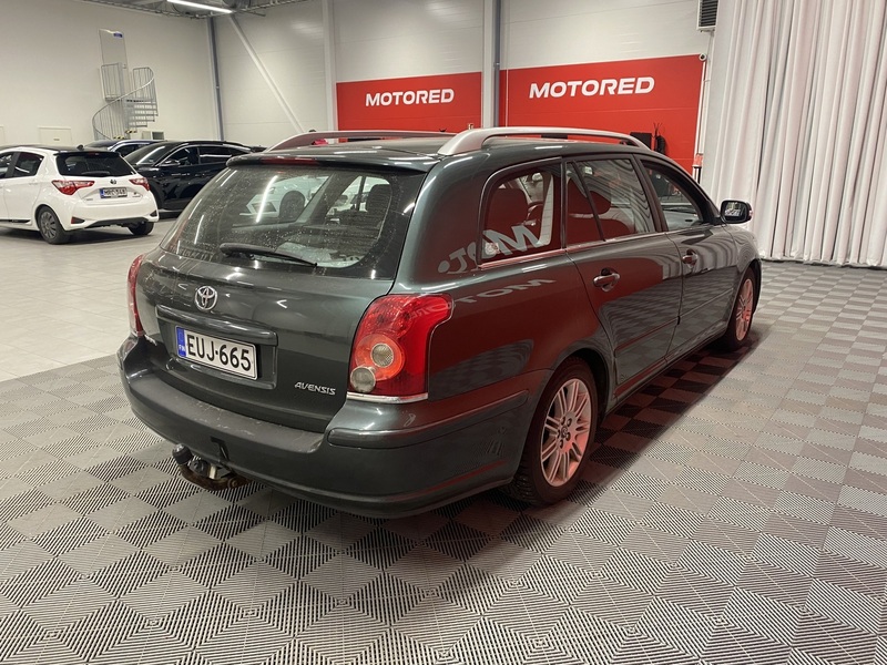 Toyota Avensis vaihtoauto