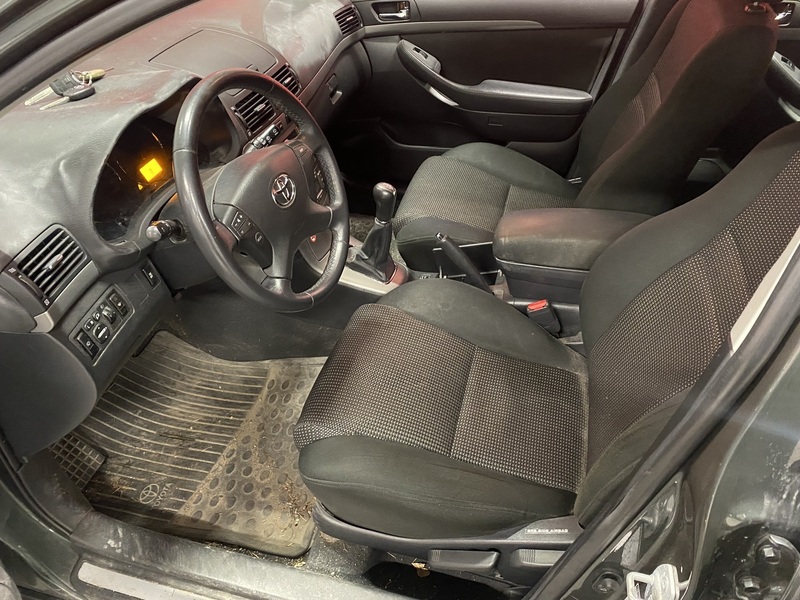 Toyota Avensis vaihtoauto